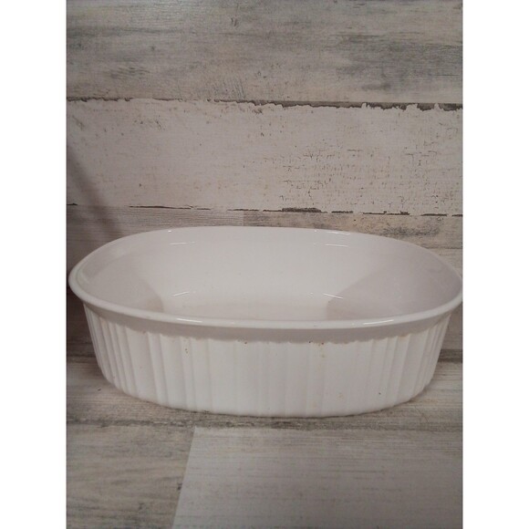 White Made In The USA  CorningWare Dish See Photos For Stating - Picture 3 of 16